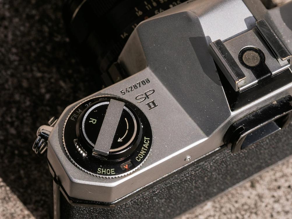 Photo of Asahi Pentax Spotmatic SPII film rewind lever.