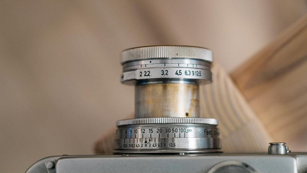Photo of Leica / Leitz Summitar 50mm f2 lens aperture scale and distance markings.