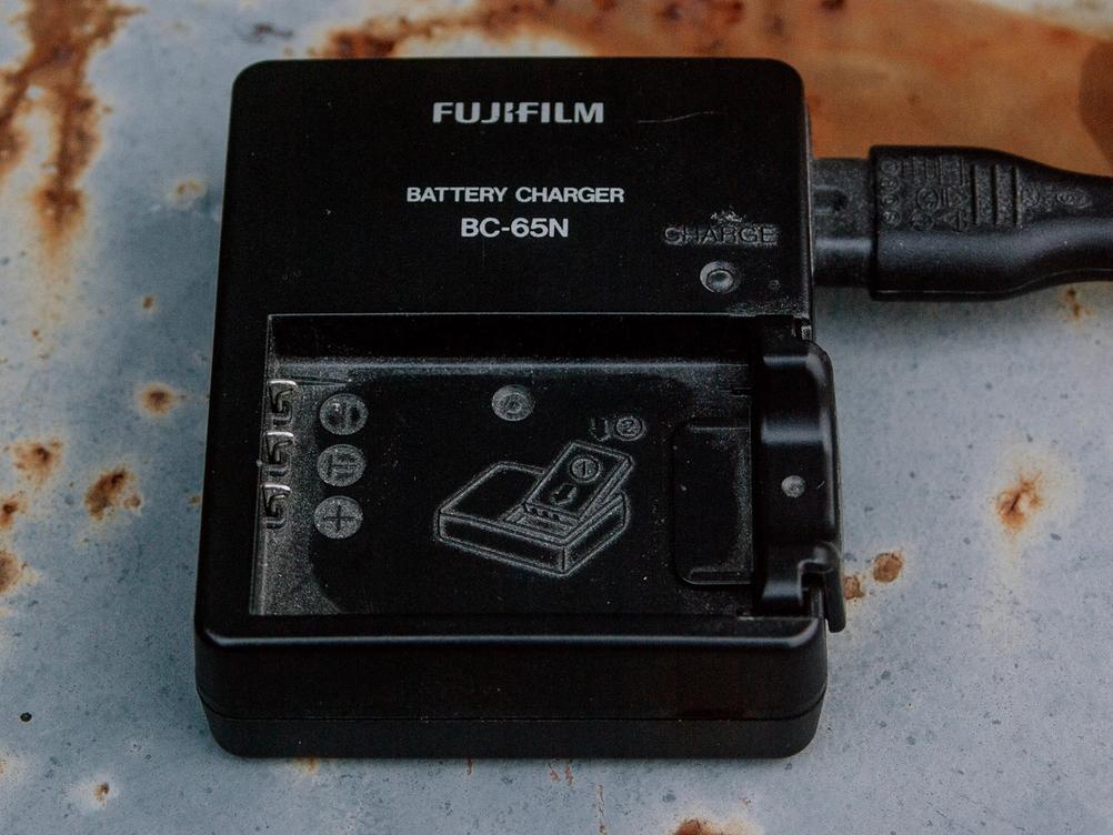 Photo of Fujifilm X100 battery charger.