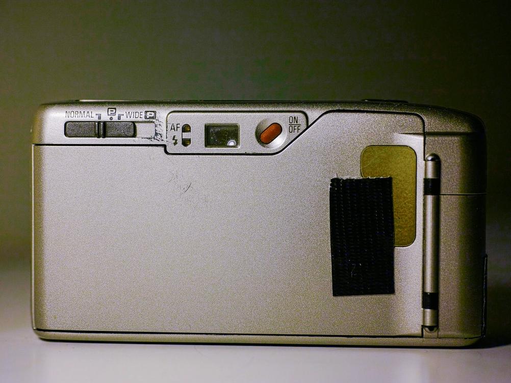 Back of the Ricoh R1S camera.