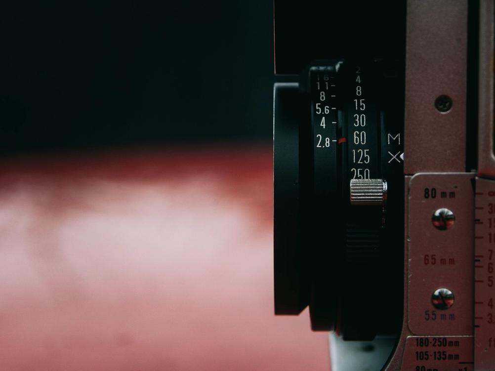 Photo of Mamiya-Sekor 80mm f2.8 lens controls.