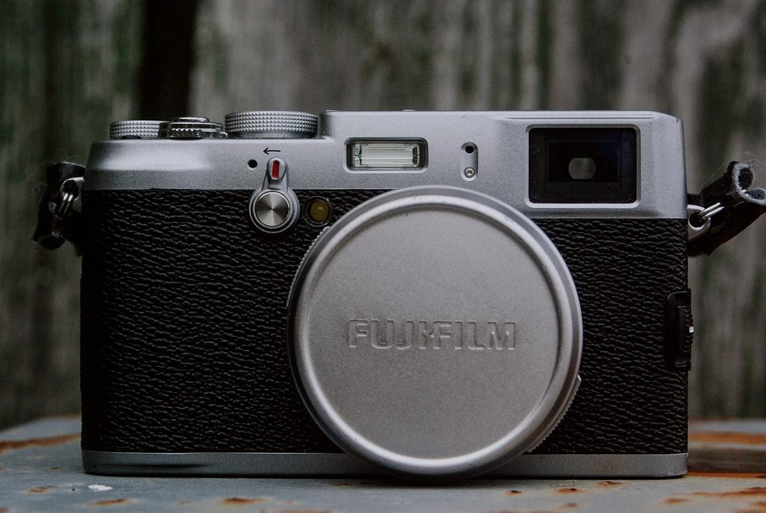 Photo of Fujifilm X100.
