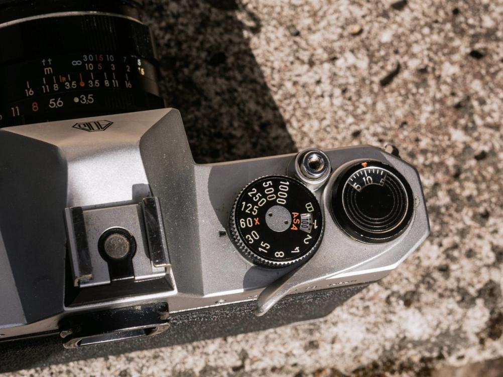 Photo of Asahi Pentax Spotmatic SPII film advance lever.