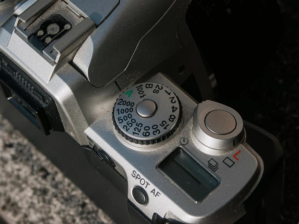 Photo of Pentax MZ-5 exposure time dial.