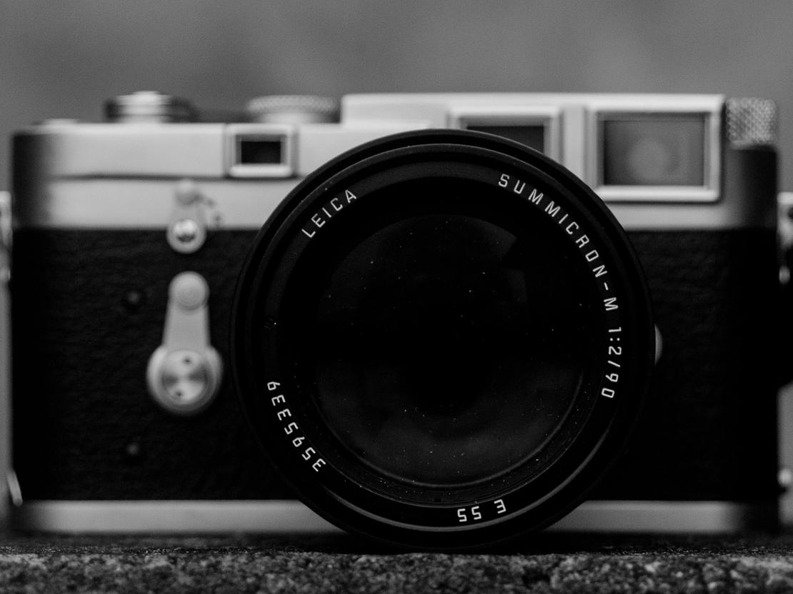 Photo of Leica Summicron-M 90mm f2 pre-ASPH lens.