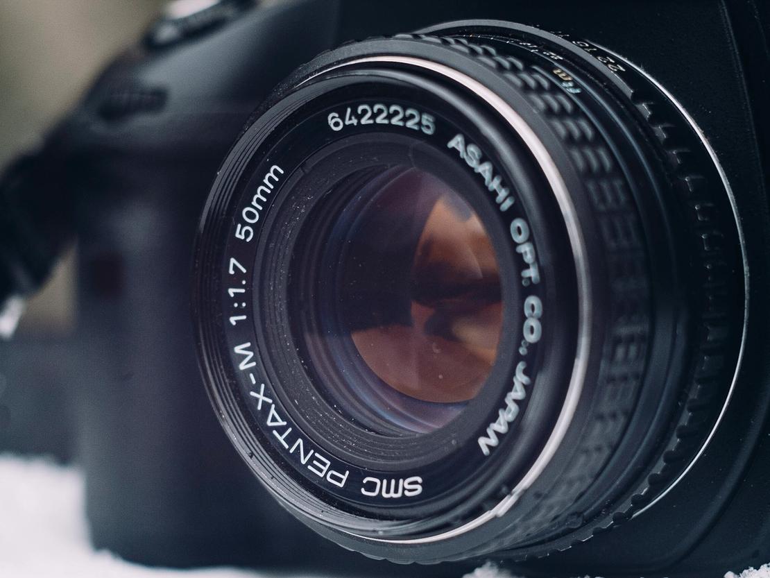 Photo of SMC Pentax-M 50mm f1.7 lens.