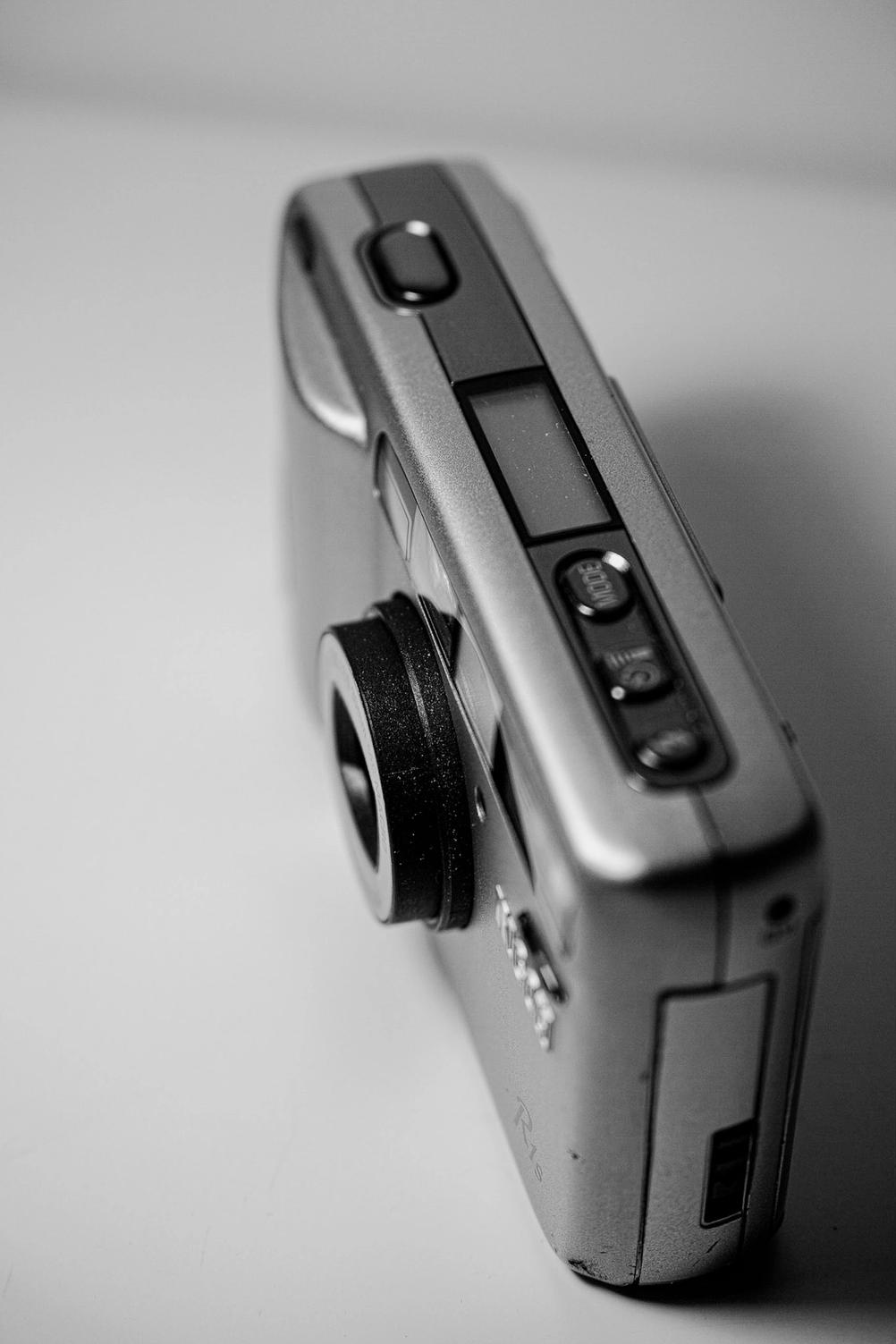 Photo of Ricoh R1S.