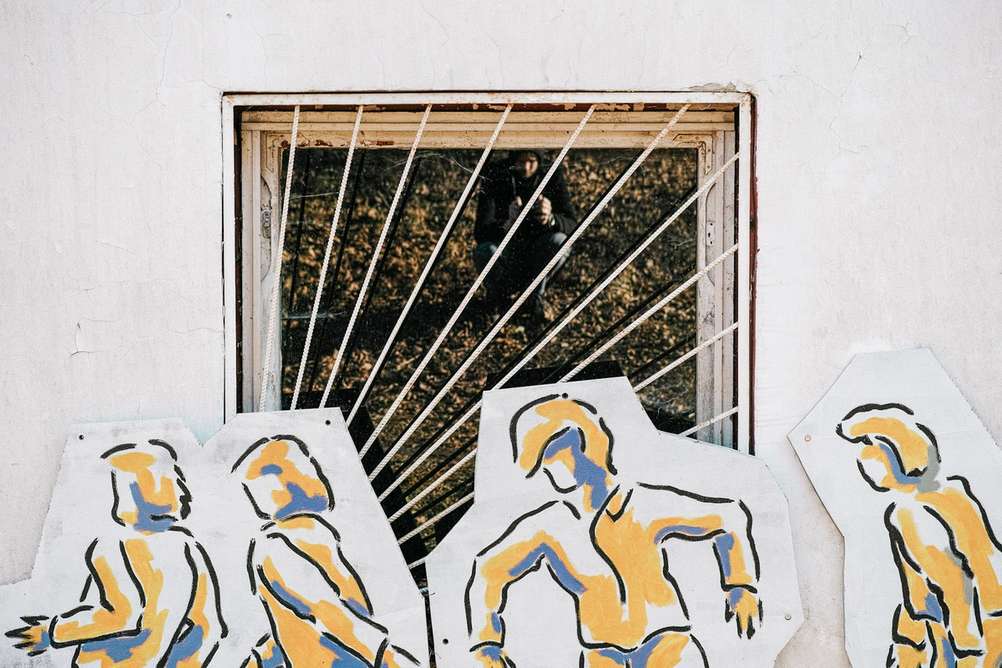 Photo of a window with drawn soldiers in front of it.