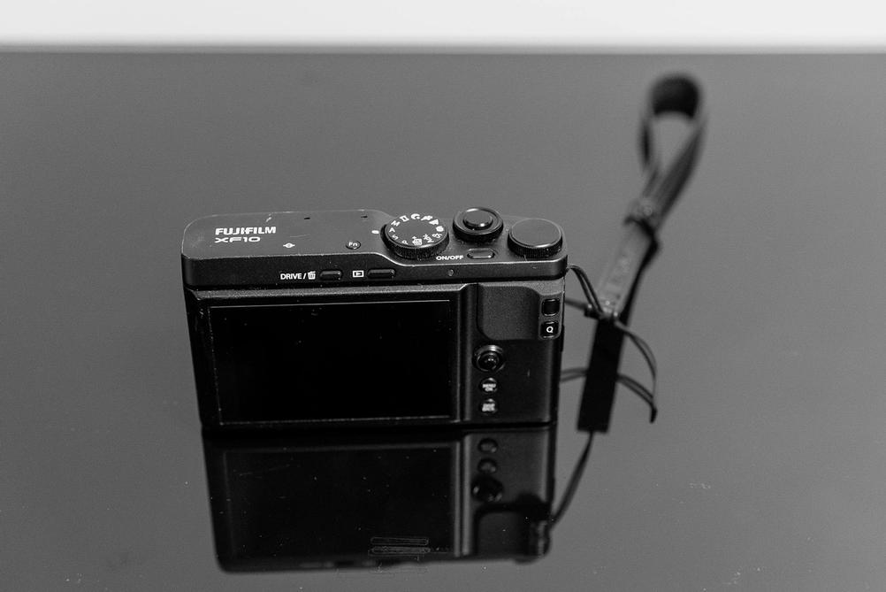 Top and back of Fujifilm XF10.