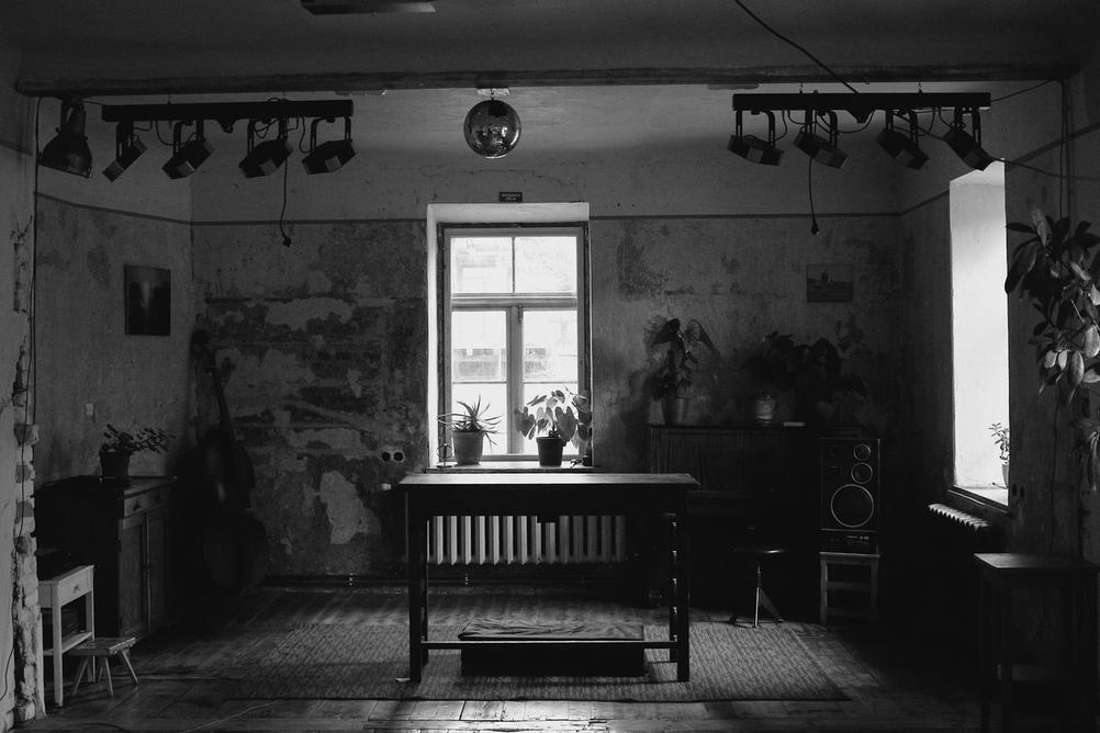 Black and white photo of indoor room.