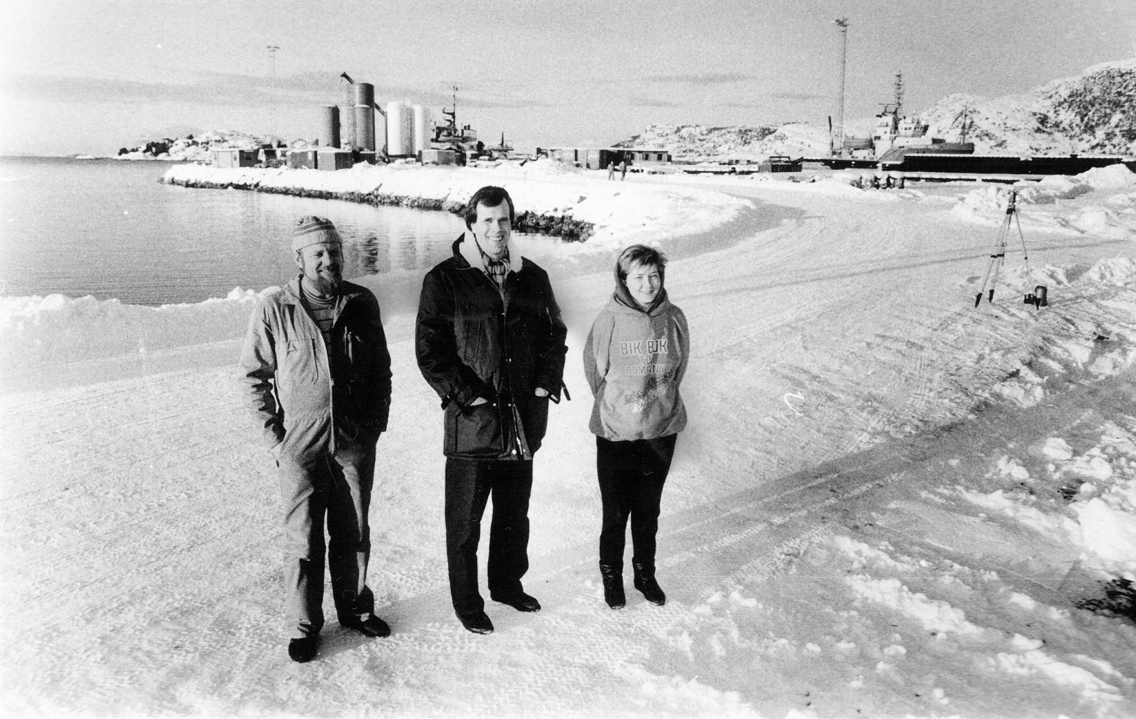 De tre første ansatte i Fjord Base. Fra venstre: Einar Nødseth, Agnar Strømsnes og Nora Norstrand. Foto.