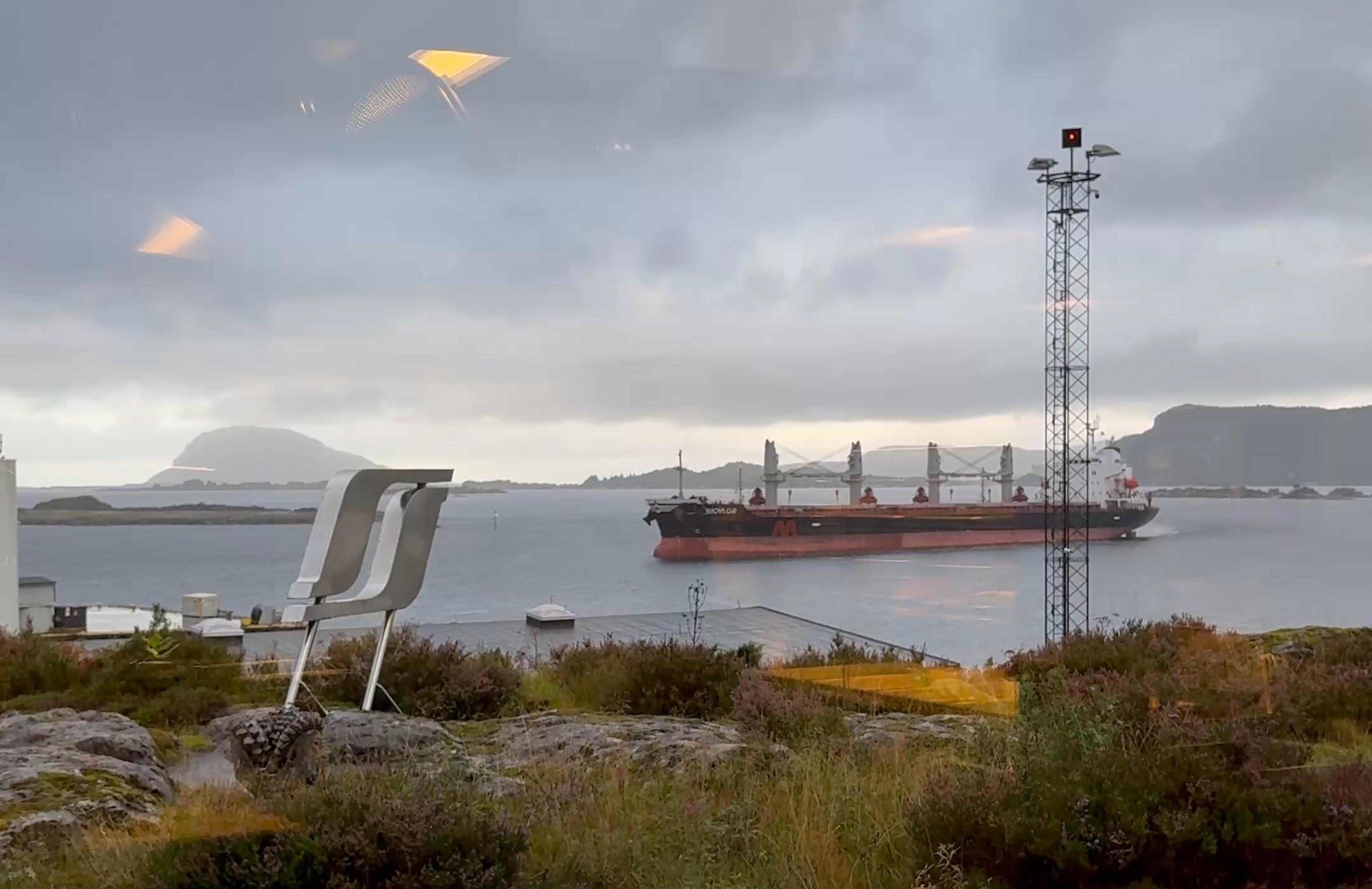 Den uslåelige utsikten fra kjøkkenbenken i kantina. Foto.