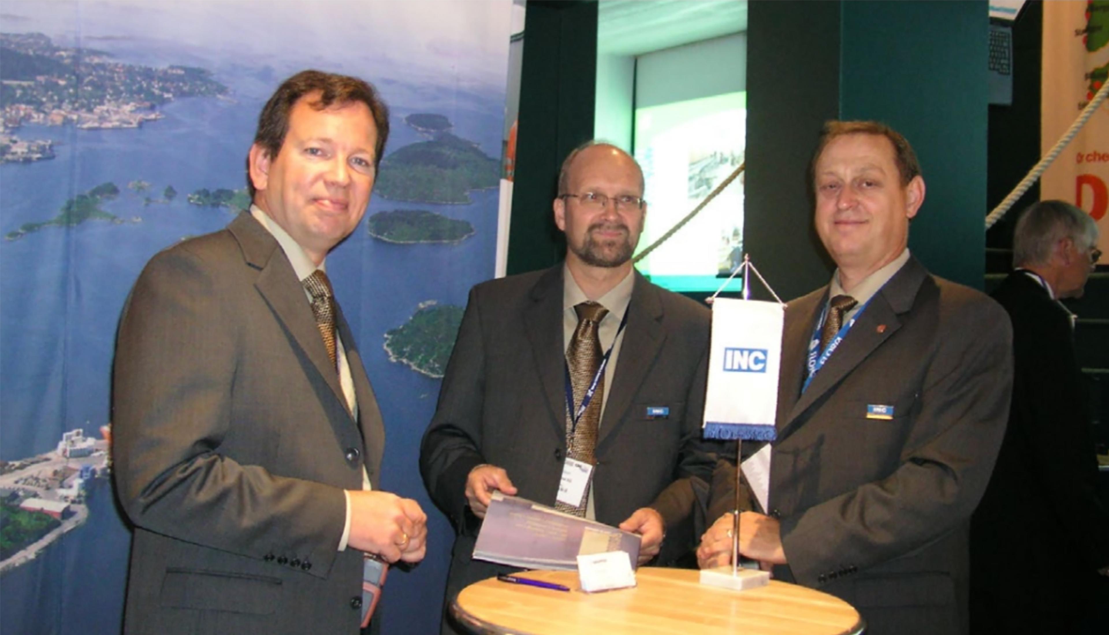 Market Coordinator Roald Leivestad, founder Per Nødseth, and accounting consultant Rune Bortne at ONS in Stavanger. Photo.