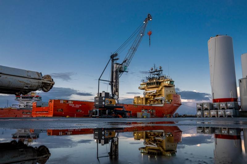 Electric innovation at Fjord Base – new Liebherr crane cuts emissions and boosts capacity