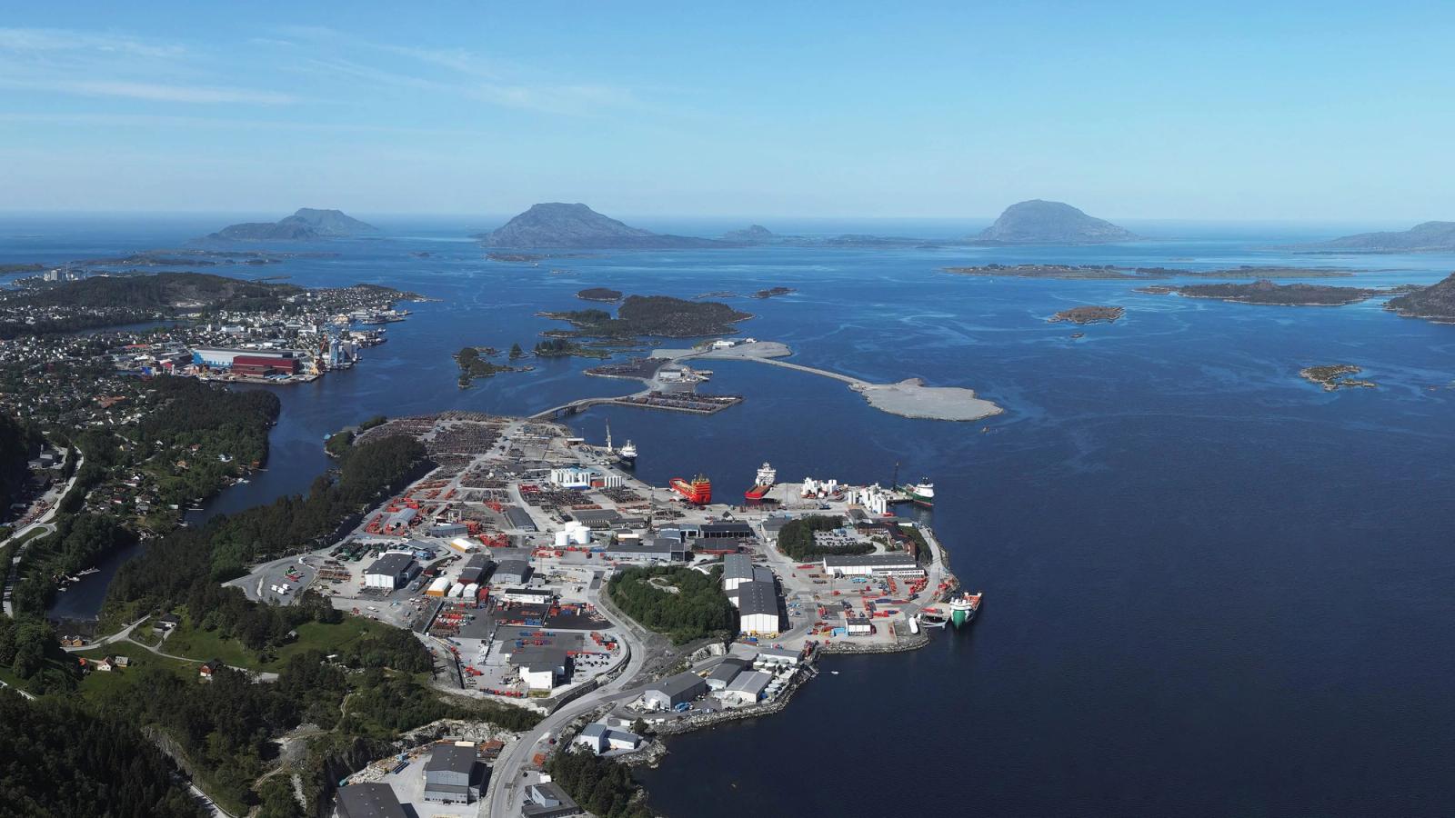 Flyfoto Fjord Base mot vest