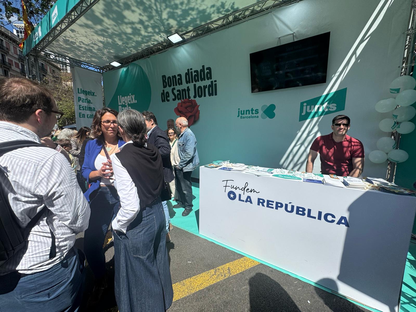 Fundem surt al carrer per Sant Jordi