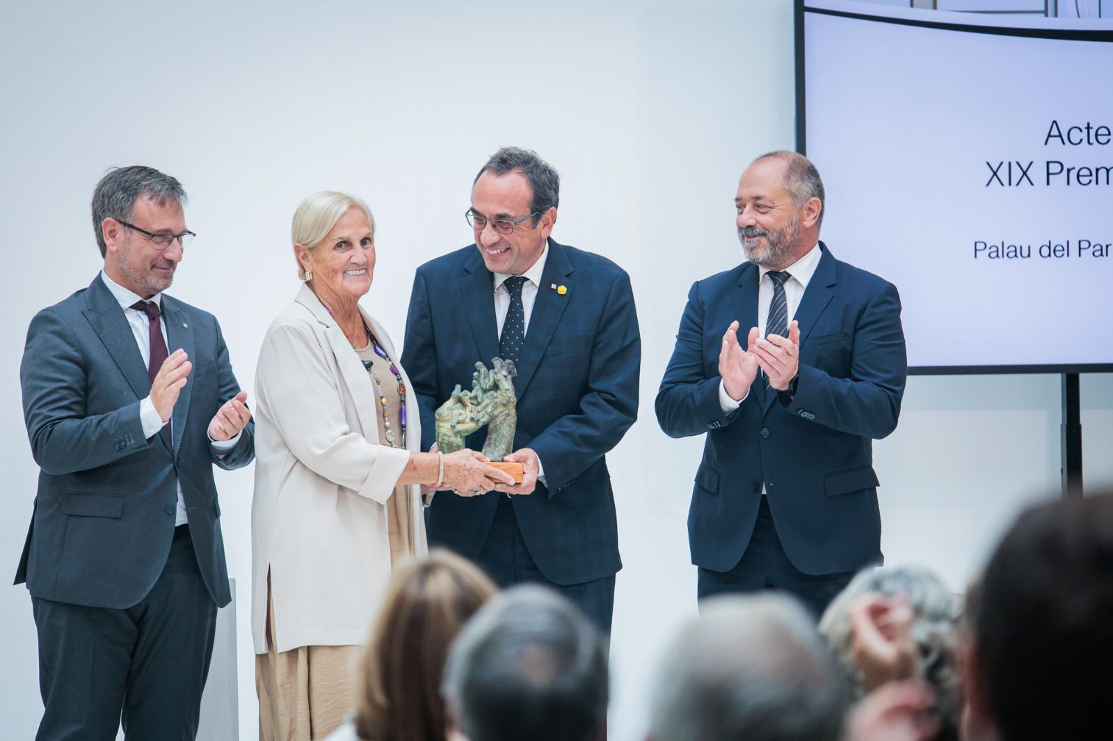 Núria de Gispert, patrona de la Fundació Fundem la República, rep el XIXè Premi Juandó i Royo per la seva defensa de la llengua catalana