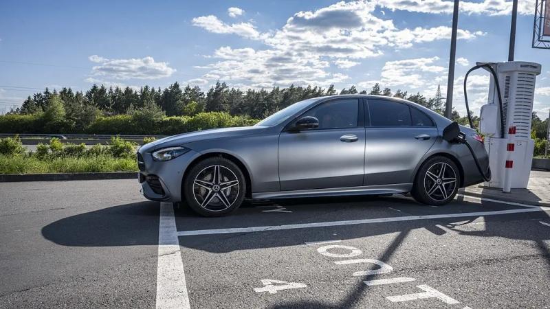 Top 10 Best Hybrid Cars in the UK (2026): The Essential Fuel-Saving Guide