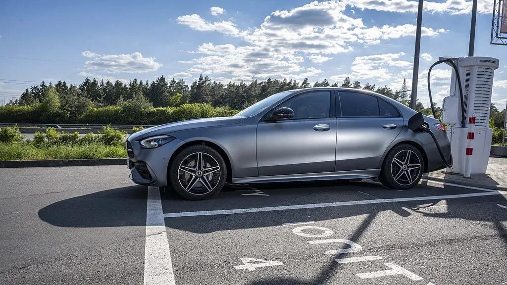 Mercedes-Benz Classe C 300e : L'autonomie record