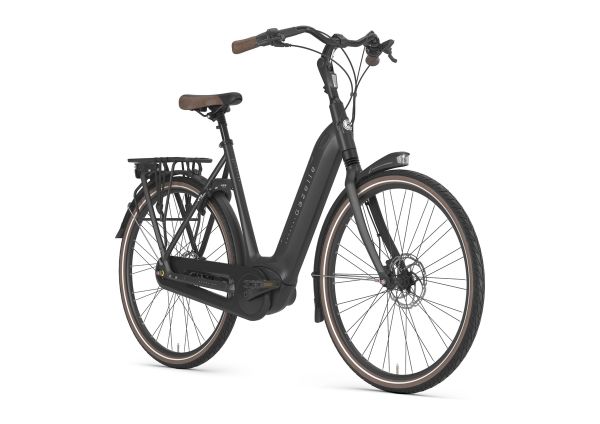 Gazelle Arroyo C8 Elite low-step e-bike in black, front three-quarter view