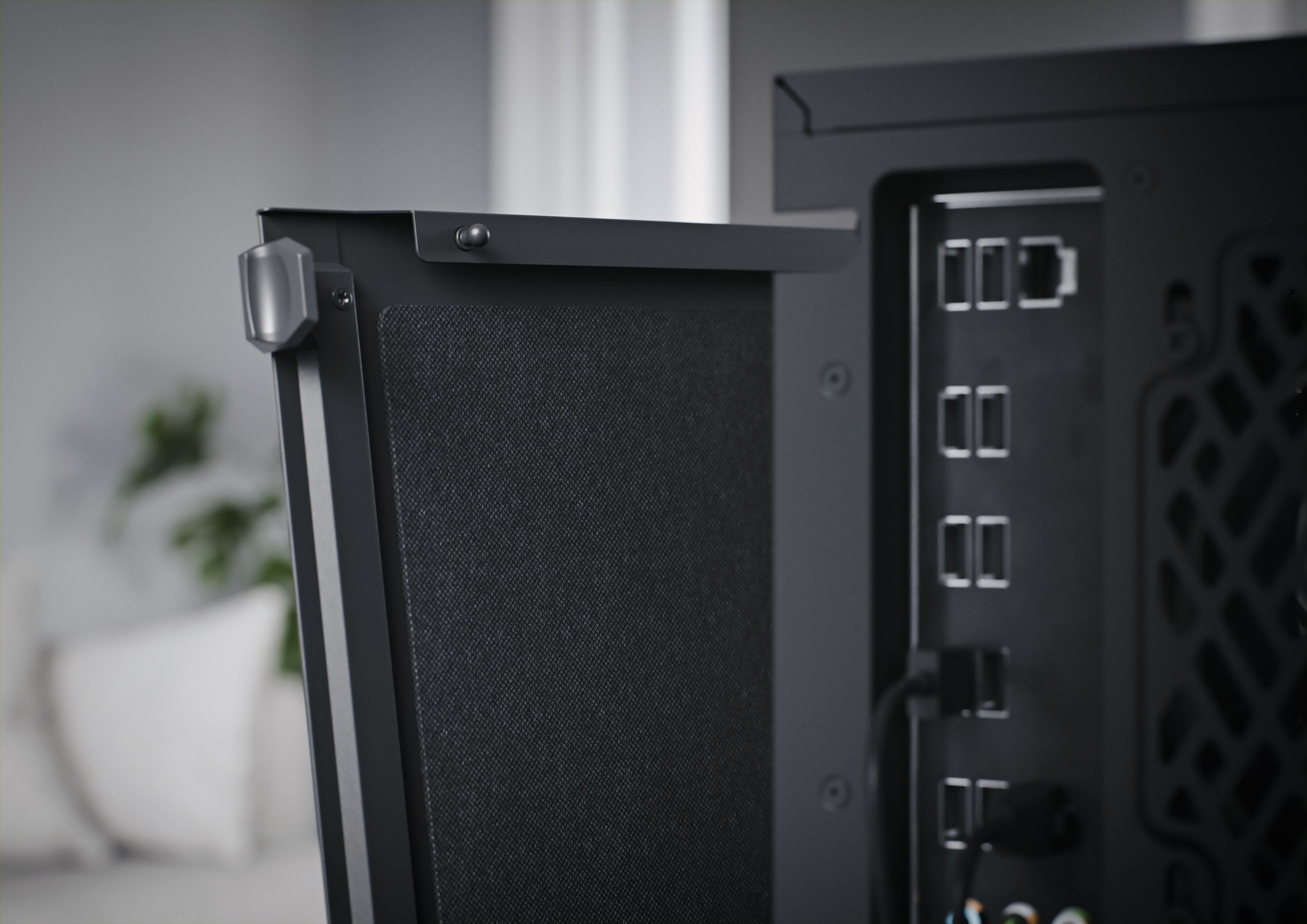 Define 7 Nano Black TG Light Tint | Fractal Design