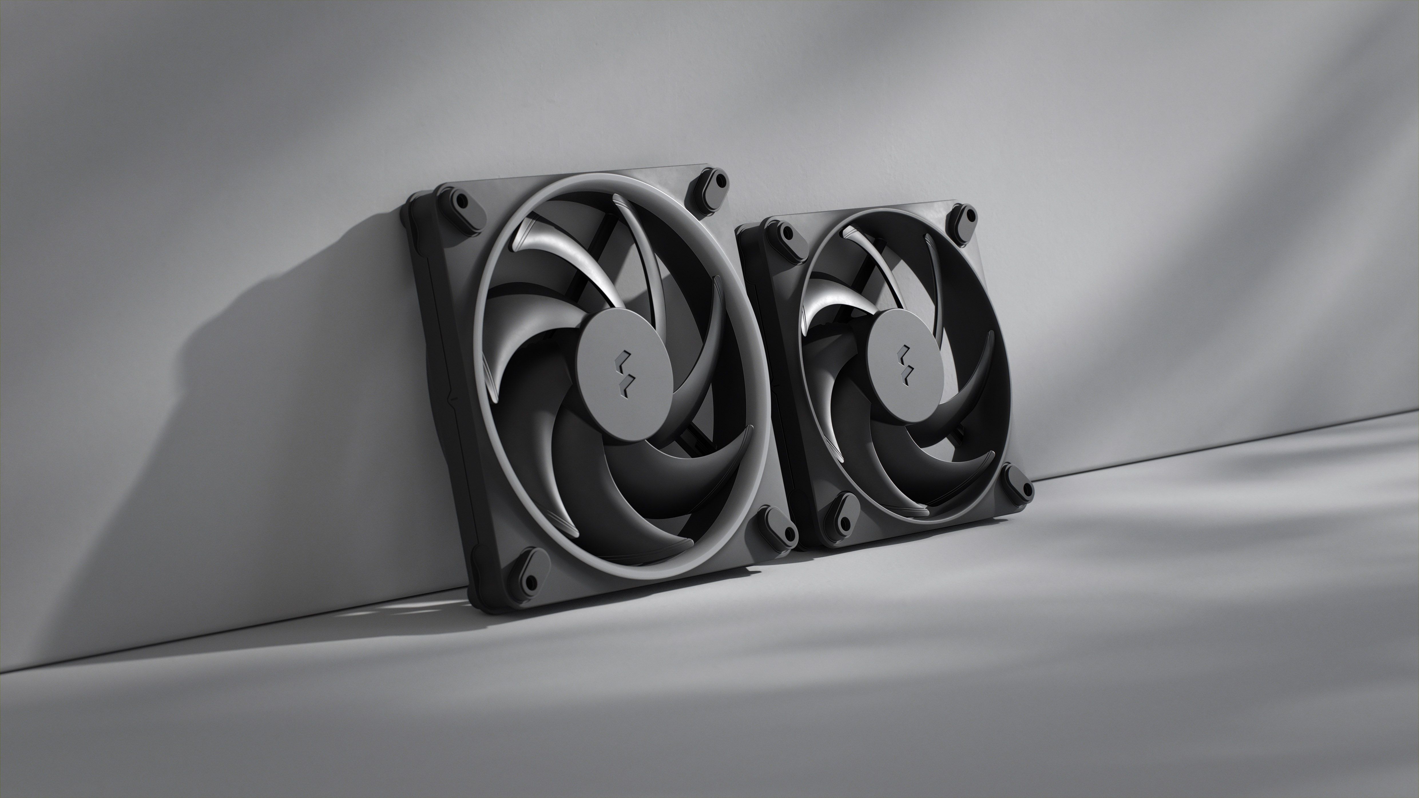 Momentum 12 RGB Black | Fractal Design