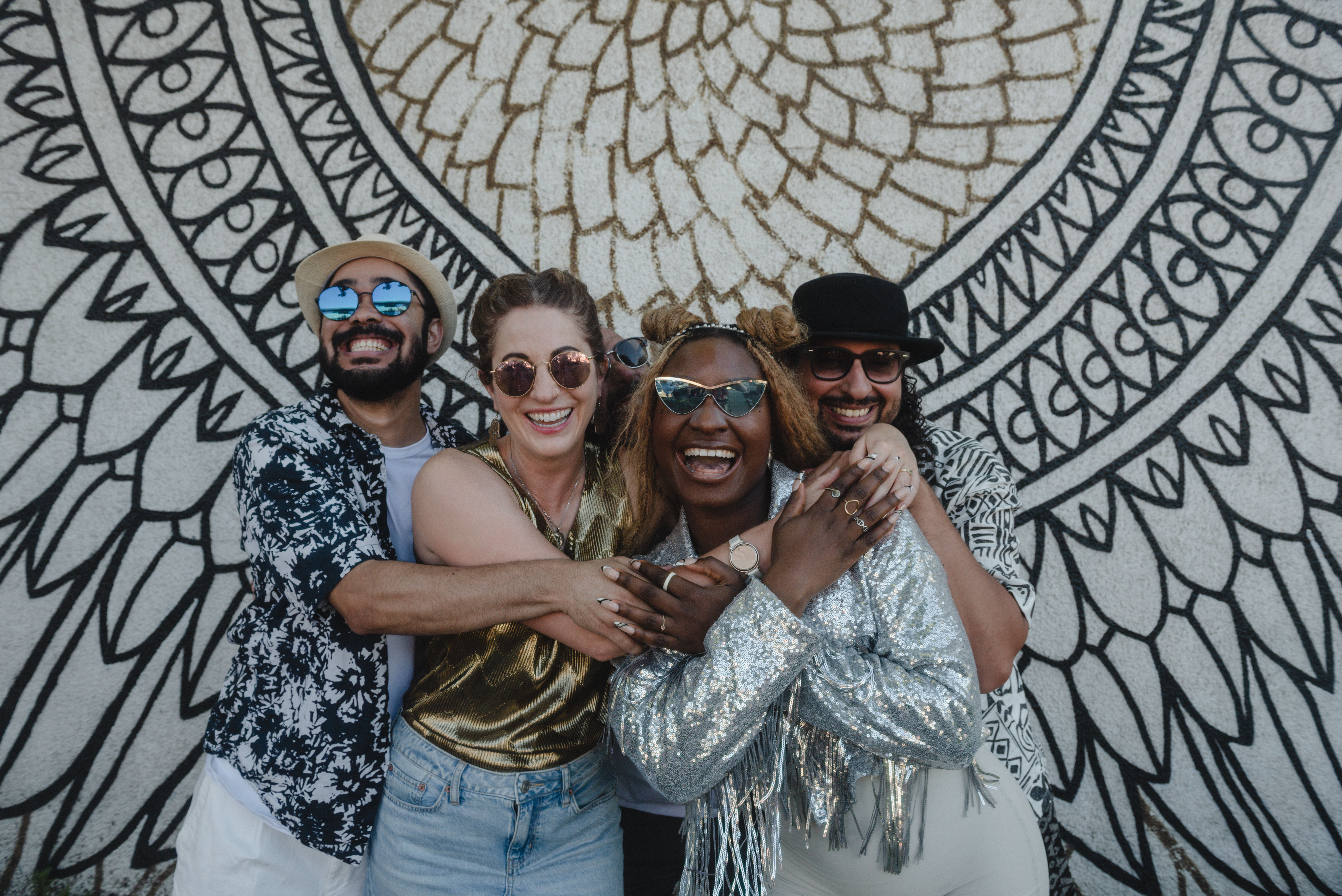 Sadé with friends