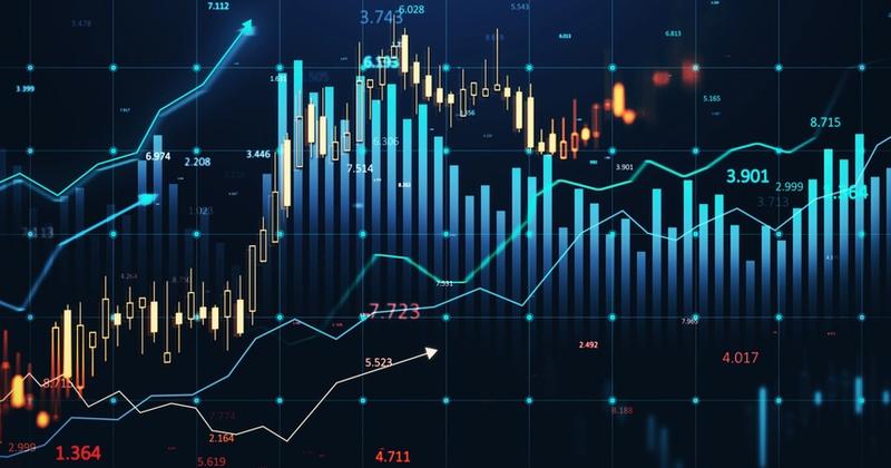 Rising candlestick chart showing a market rally after a rate cut