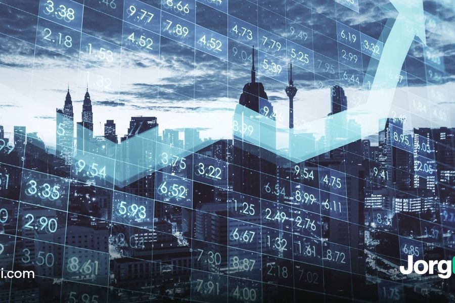 City skyline with a rising market chart overlay, cover for the Kraken, Crypto.com and Alpaca comparison