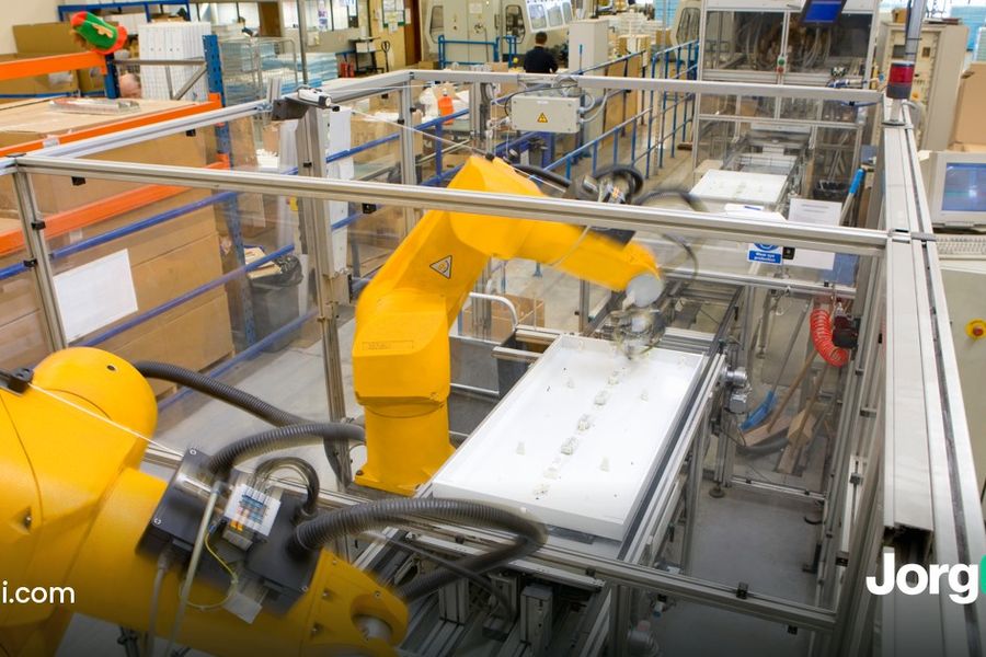 Robotic arms on an automotive assembly line, cover for the GM Q3 2026 earnings preview