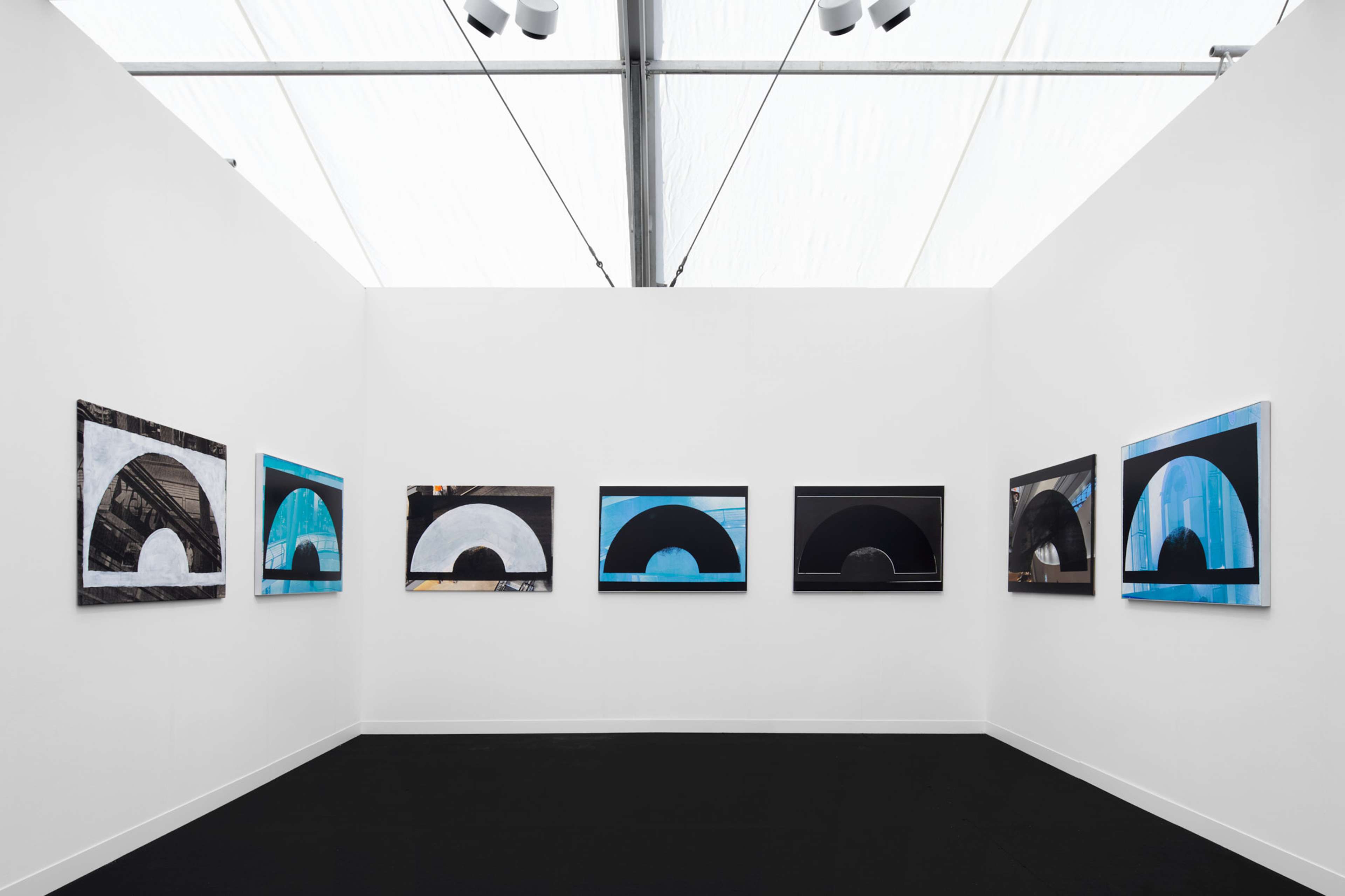 Installation view, Hanna Stiegeler, ‘Arcaden’, 2023. Frieze London with Sweetwater, Berlin. Courtesy of the artist and Sweetwater, Berlin. Photography by gray.sc