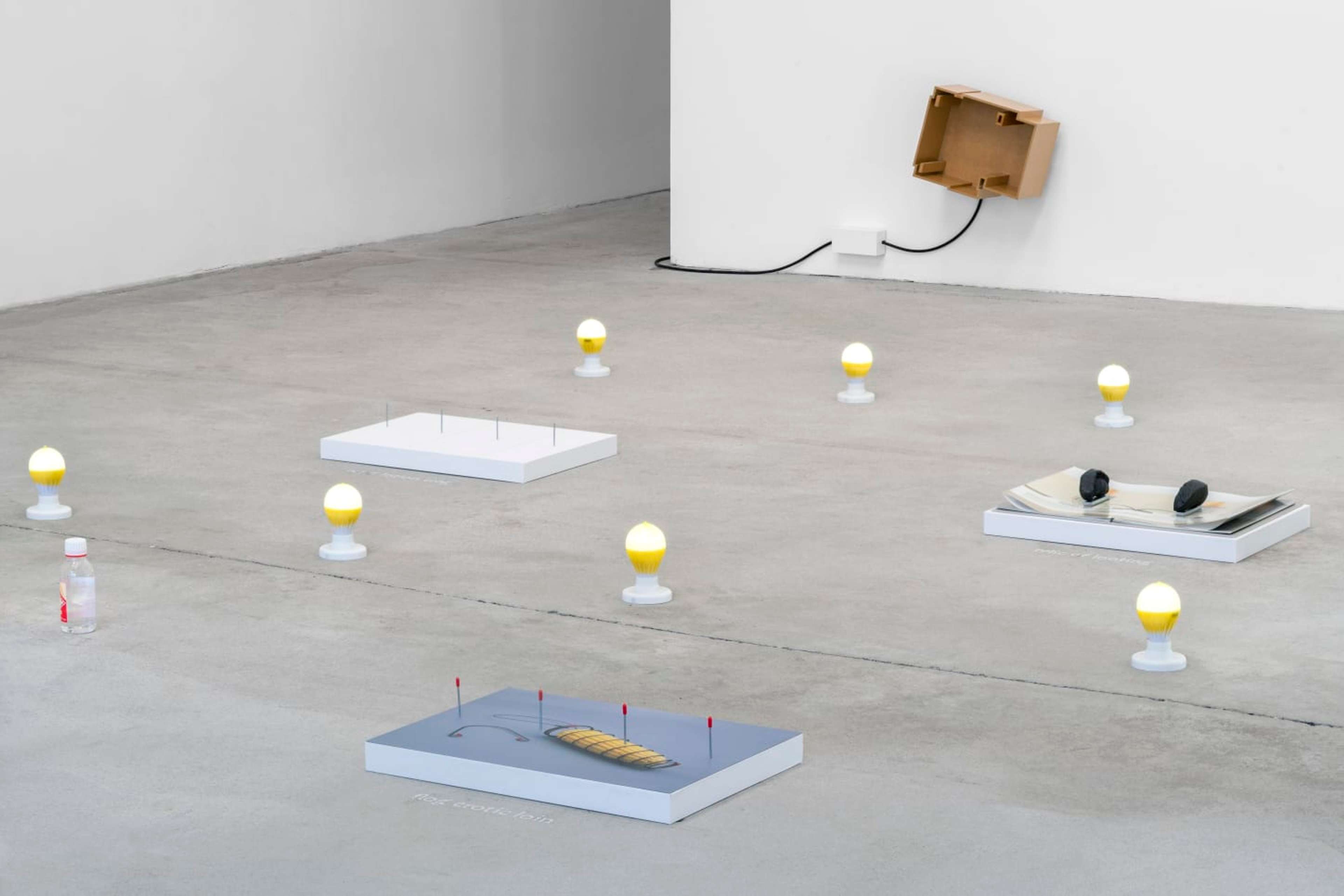 Installation view, Jesse Stecklow, Floor to Ceiling, Sweetwater, Berlin, 2023. Courtesy of Jesse Stecklow and Sweetwater.