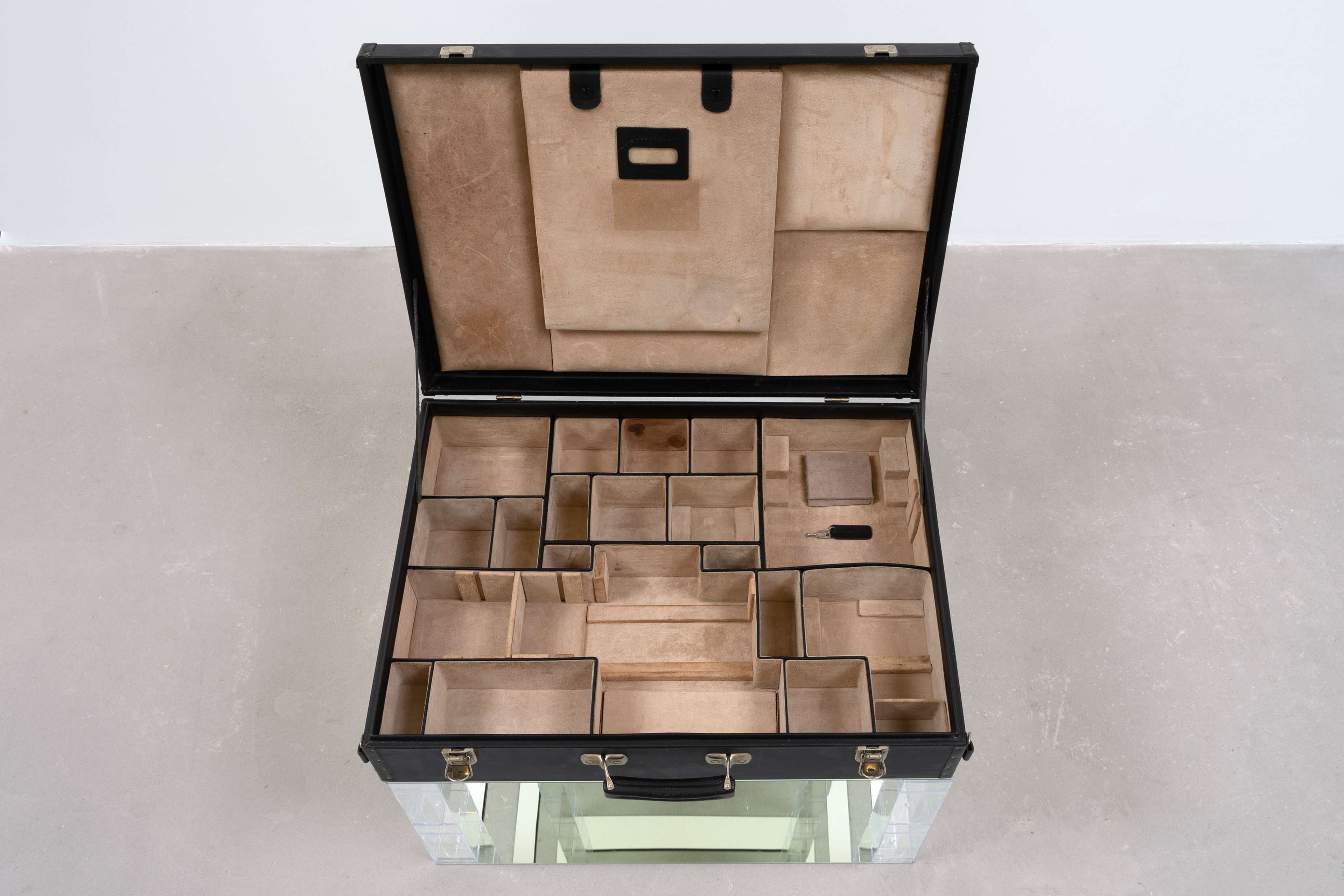 Kayode Ojo, Flyover state, 2021, Amazing Hasselblad 500cm Camera Suitcase Case Briefcase 26″x 18.75″x 5.75″, Clear Amac Boxes (8), Mirrors, 35 3/8 x 26 x 26 inches. Installation view: Kayode Ojo, Call it what you want, Sweetwater, Berlin. April 30 – June 19, 2021. Courtesy of Kayode Ojo and Sweetwater, Berlin.