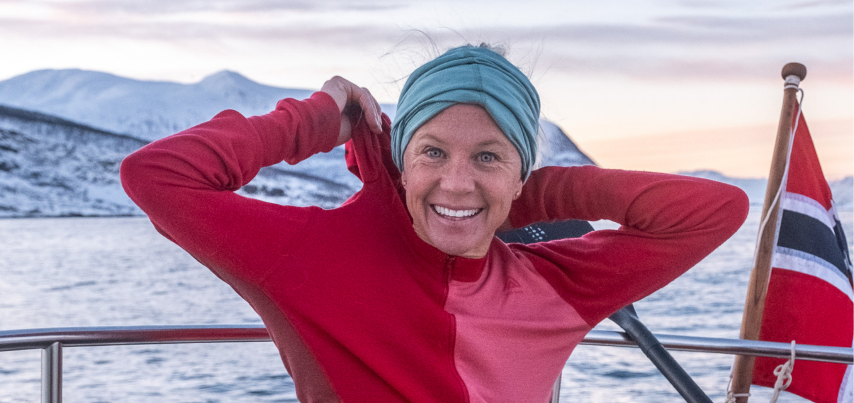 Aclima ambassadør Kari Schibevaag med WarmWool genser i ull rød dame