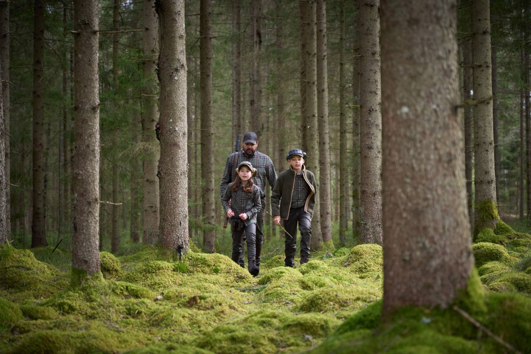 Clothing for kids and young explorers, designed with both function and style in mind – everything they need for unforgettable adventures in the forest.