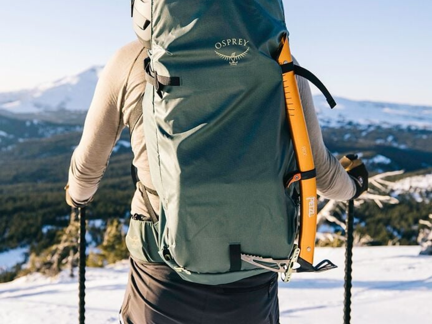 skidryggsäck på en skidåkare