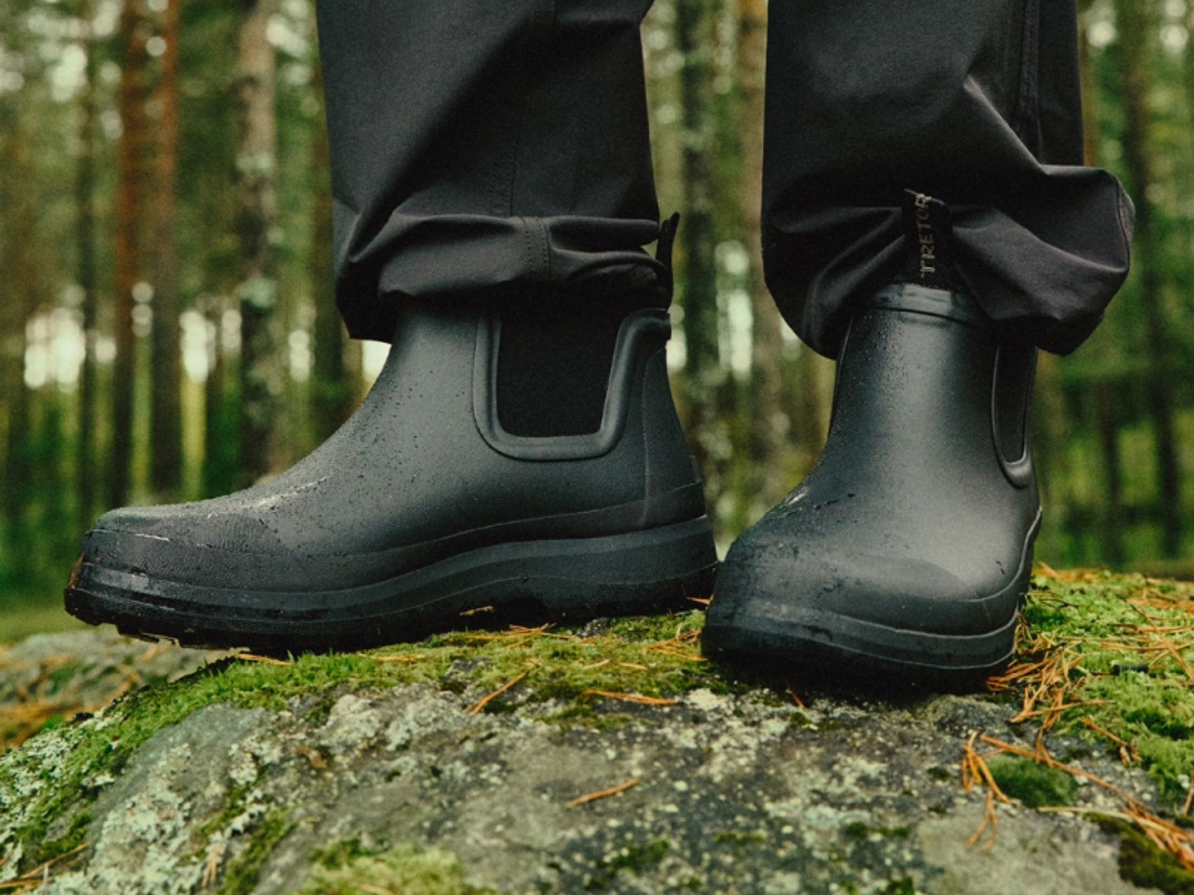 Tretorn stövlar i skogen