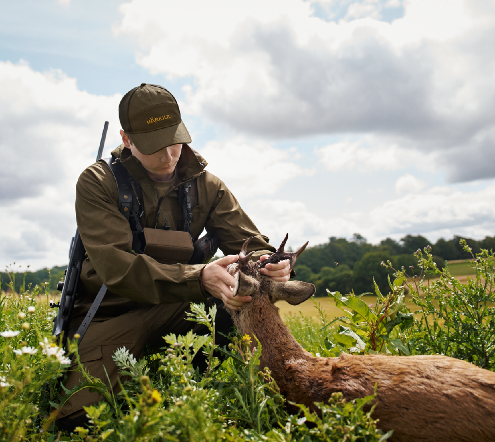 jägare som har skjutit en råbock