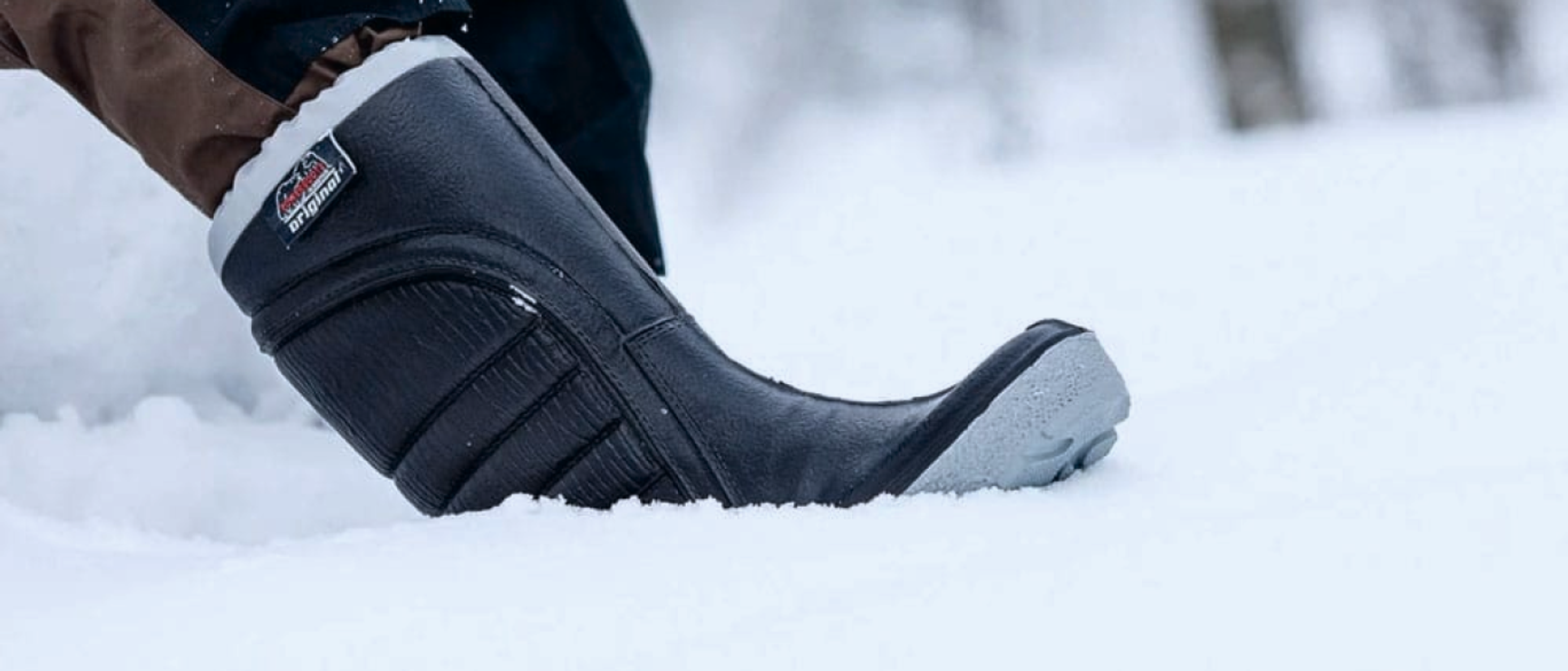 fodrad stövel ute i snön