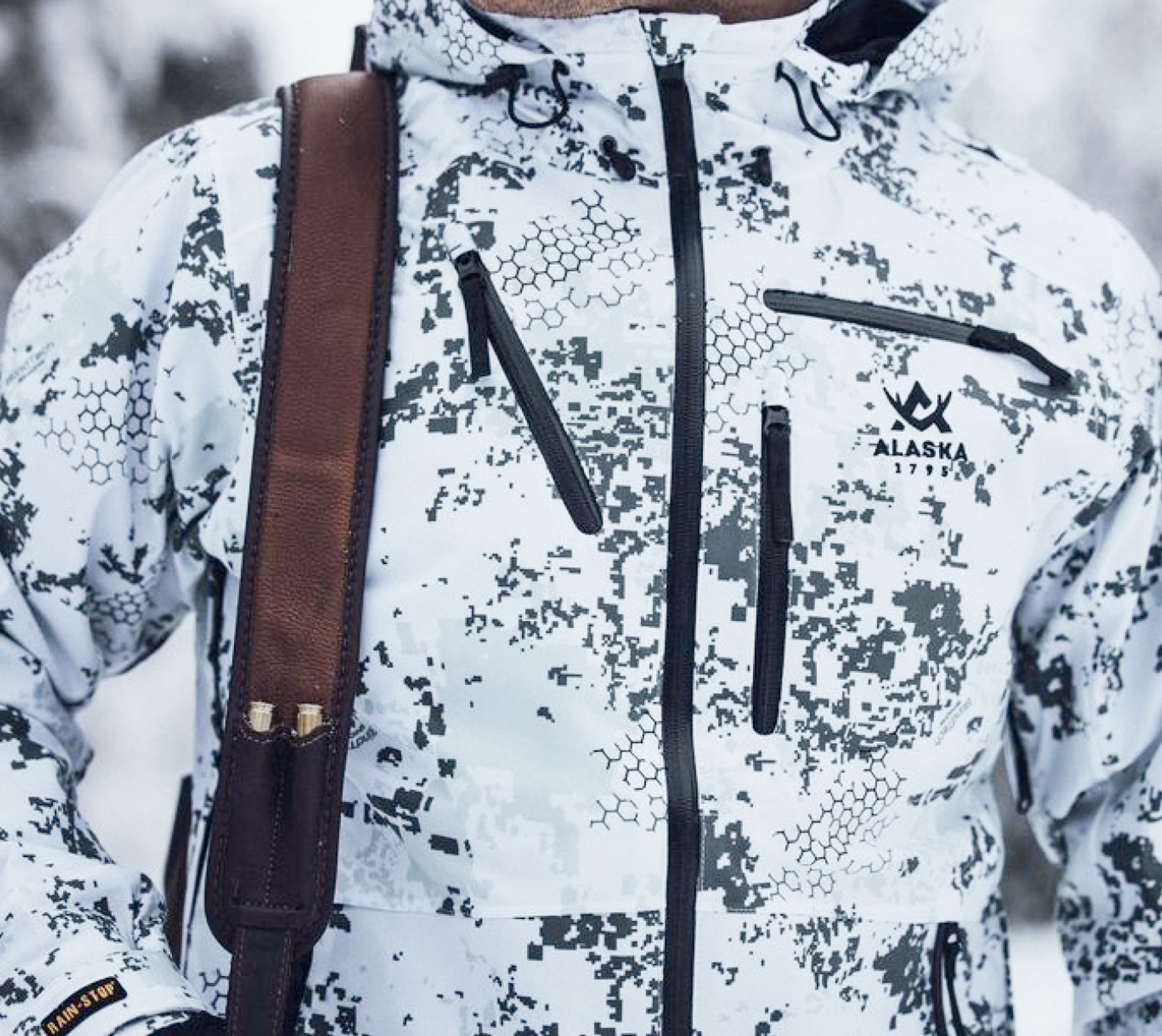 en jägare i snökamouflage