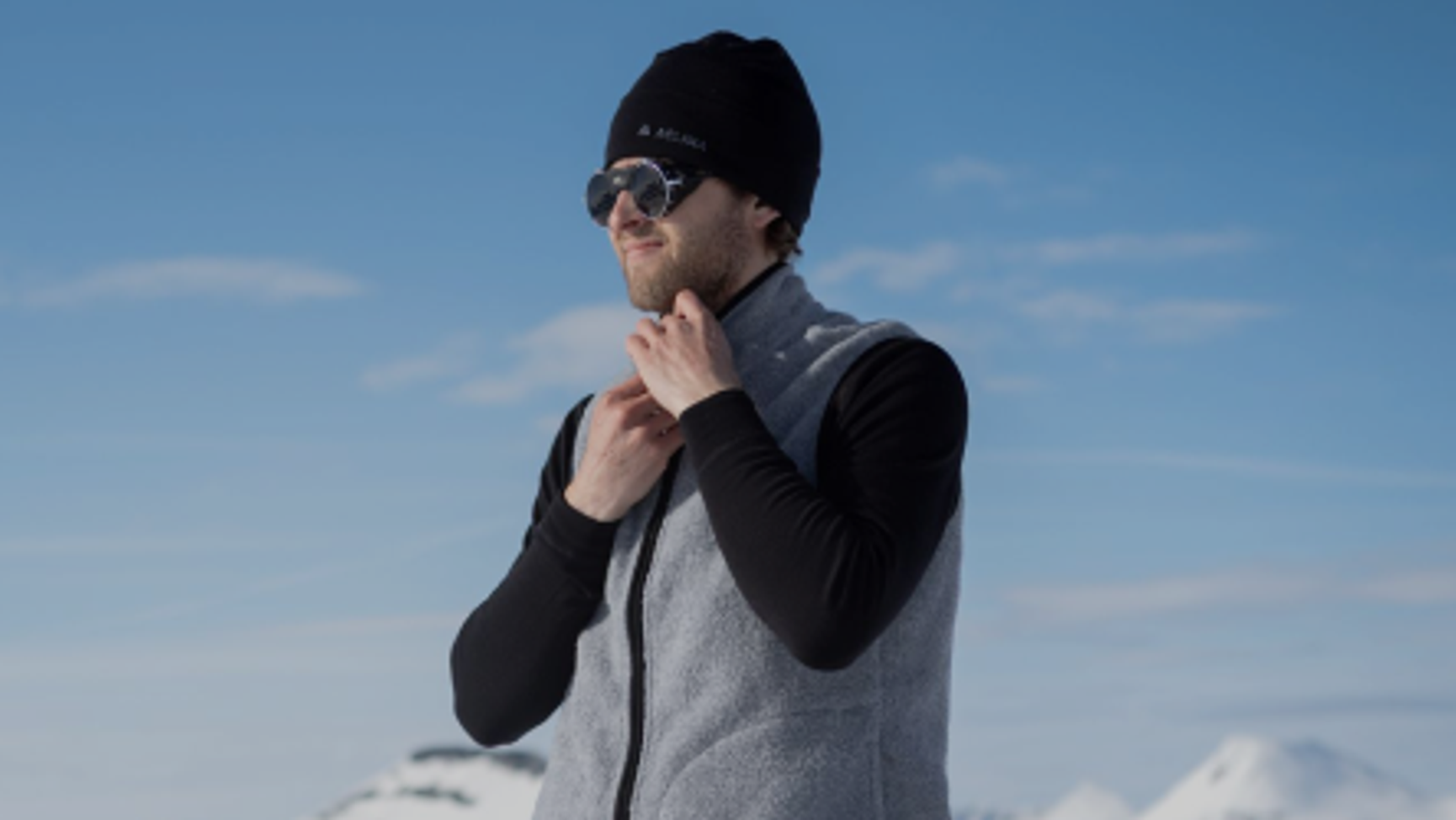 Man i vinterlandskap