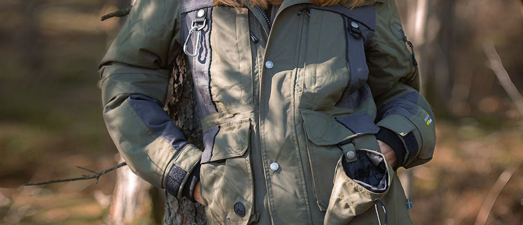 hundförare i skogen