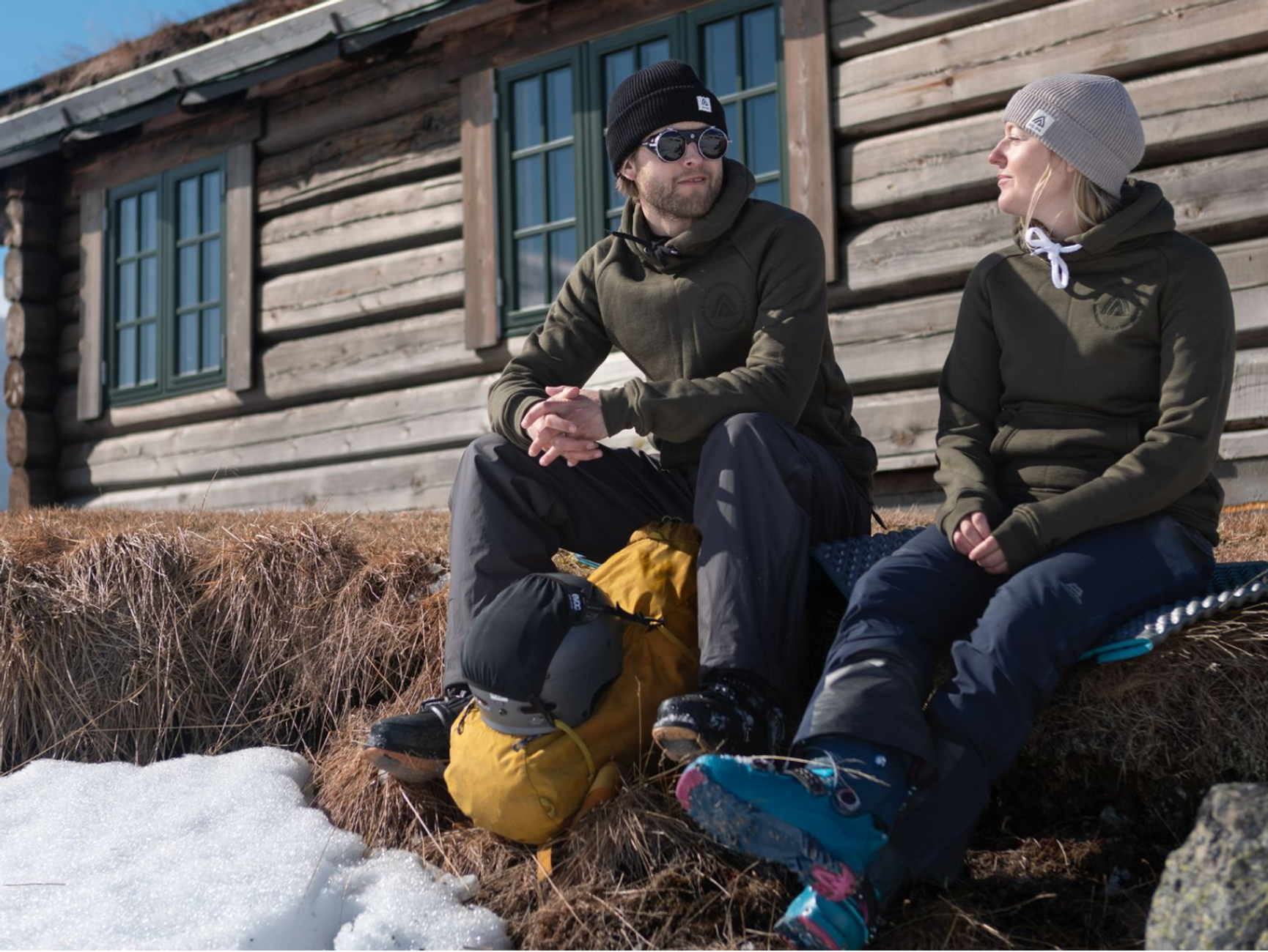 People in snow and sun