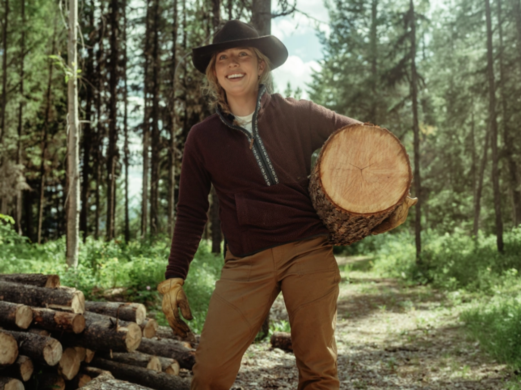 Nainen metsässä