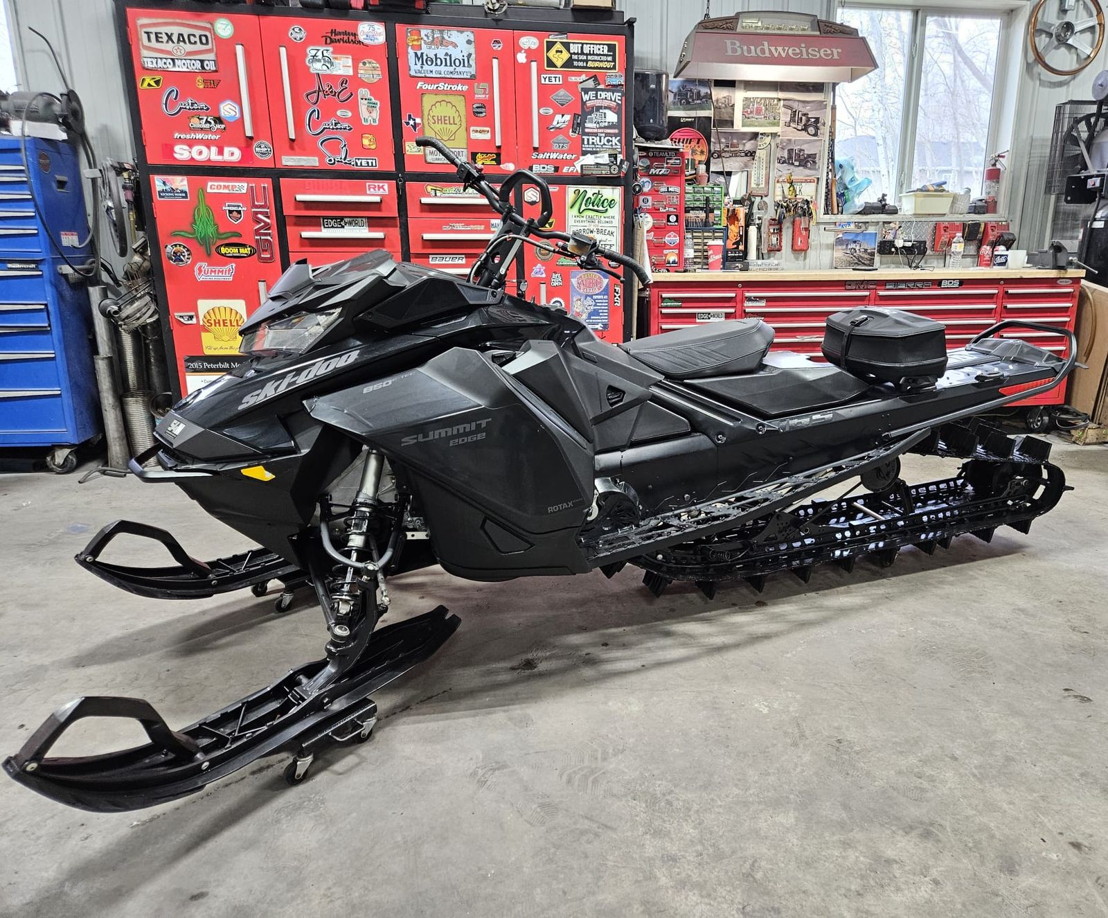 2022 SKI-DOO Summit Edge