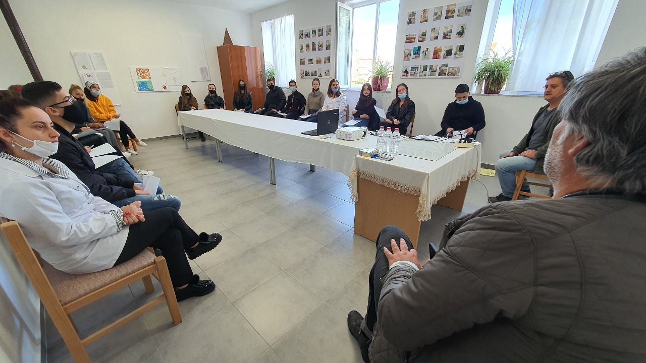 Meetings with the youth of Lezha| Learning about social media