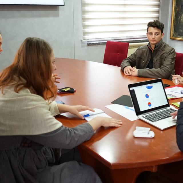 Meeting in the Municipality of Lezhe| The model of waste sorting| ( Palace 130+131)