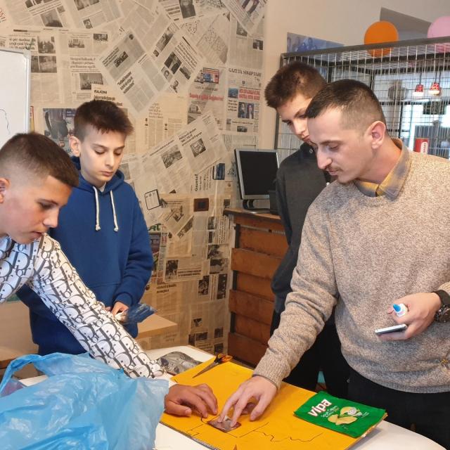 Promoting the use of recyclable materials