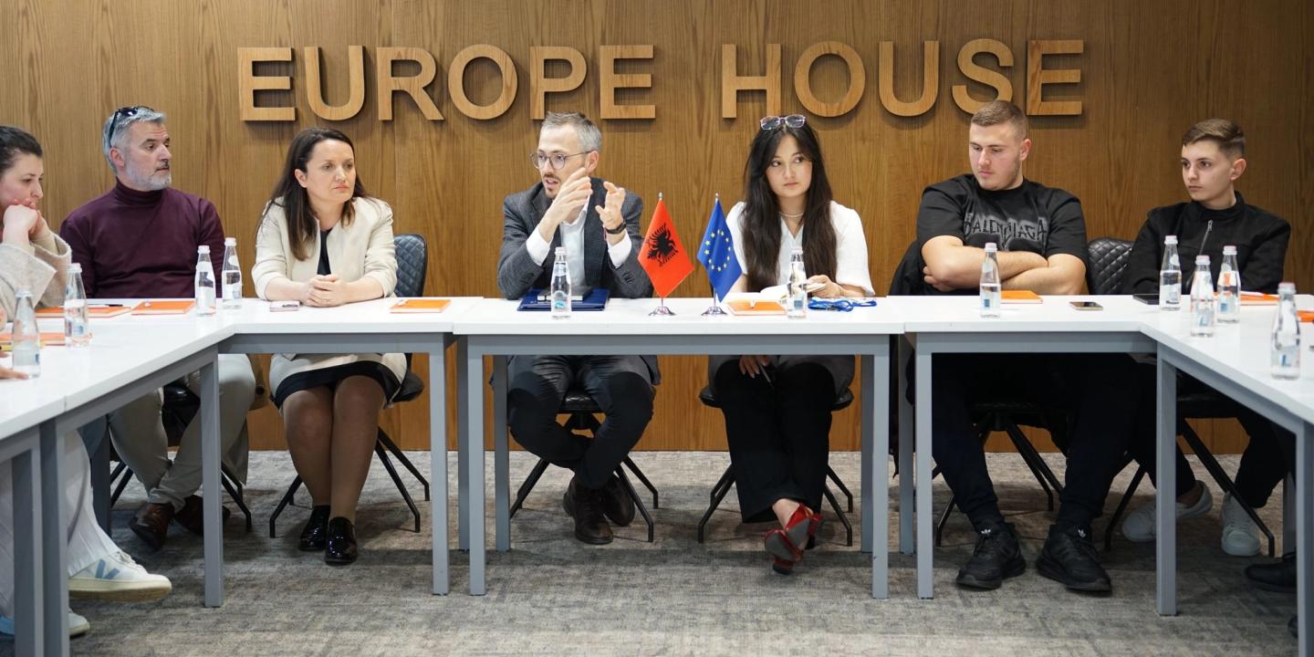 Youth of H.A.N.A and Arka (Shkoder) study visit with the EU Delegation