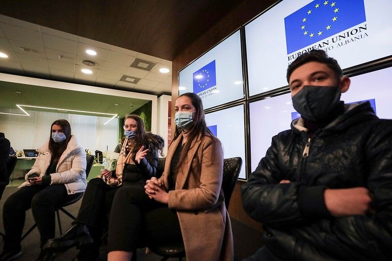 "Debating like a European"| Visit at Europe House| Alexis Hupin